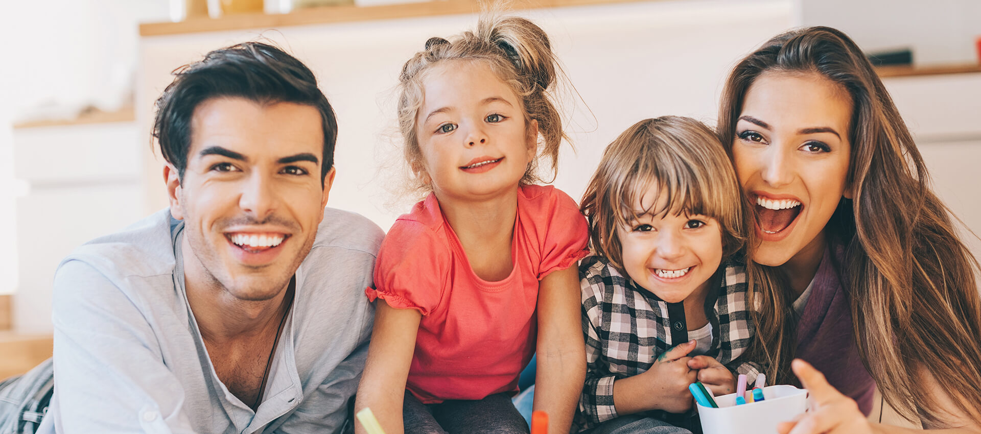 smiling-family-of-four